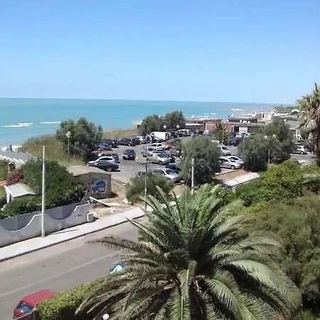 La Rosa Blu Konukevi Lido Di Fondi
